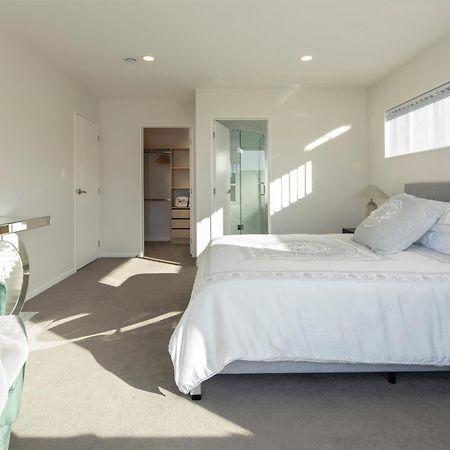 Modern Immaculate Residence In Mount Wellington 오클랜드 외부 사진